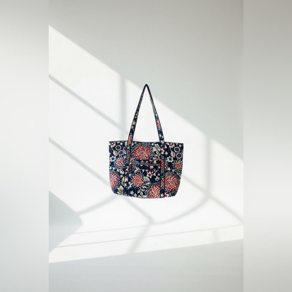 ❤️ Vera Bradley Floral Tote Bag - Navy and Red - Picture 3 of 9